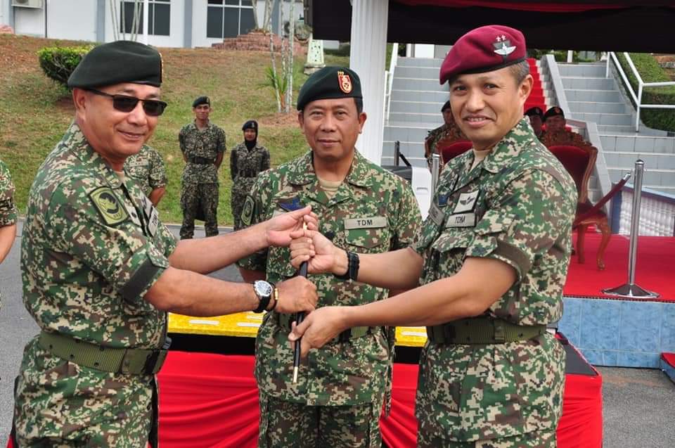 MG Dato' Mohammad Ab Rahman handed over the appointment of 3rd Div commander to MG Dato' Tengku Muhammad Fauzi Tengku Ibrahim.