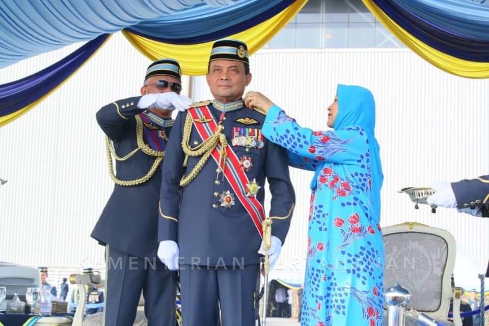 General Dato' Sri Ackbal bin Hj Abdul Samad wearing the General rank