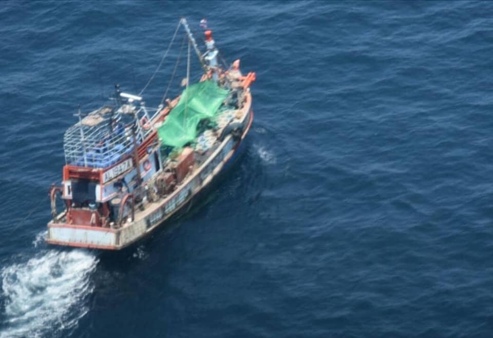 Boat carrying illegal Rohingya