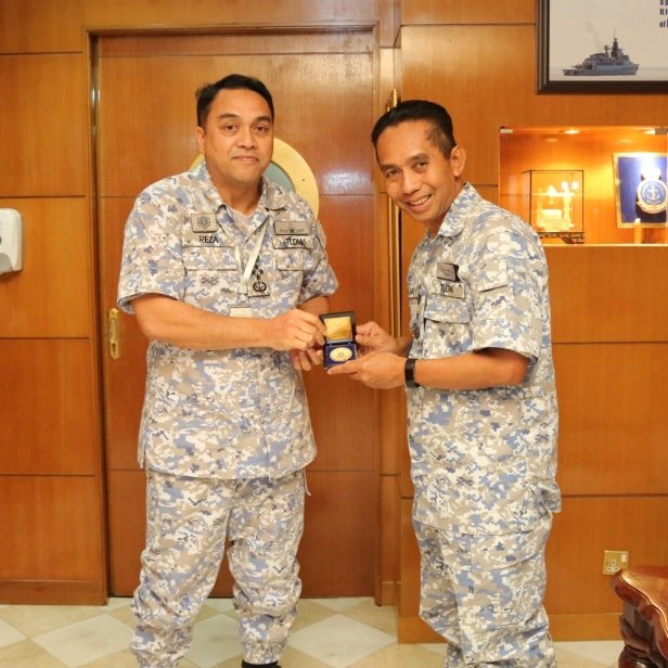 FADM Sahak bin Omar's last courtesy visit as COS Administration on  Chief of Navy Admiral Tan Sri Mohd Reza bin Mohd Sany.