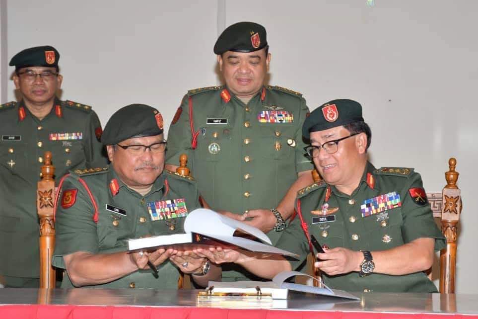 MG Dato' Md Din Hj Abu and MG Dato' Dzulkafli Hj Mustaffa