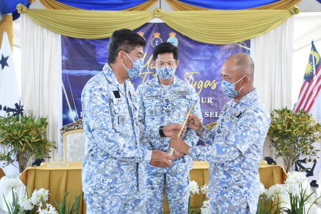 Symbolic handover of the command between  Vice-Admiral Dato' Pahlawan Syed Zahrul Putra bin Syed Abdullah (Left) and Vice-Admiral Dato' Sabri bin Zali (Right).