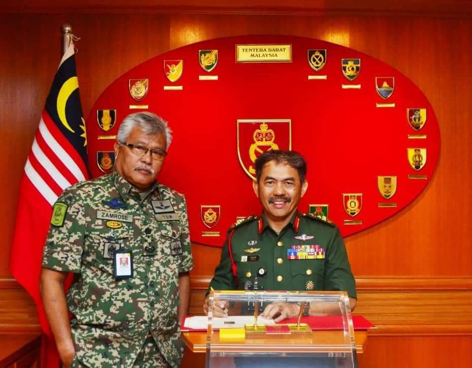 Lieutenant General Dato' Md Yusof bin Aziz, President PUSPAHANAS Made a farewell visit to COA Gen Tan Sri Datuk Zamrose bin Mohd Zain.