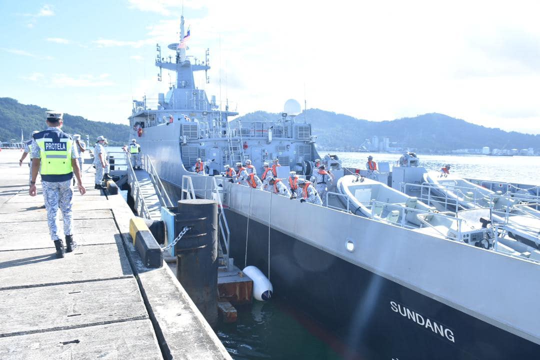 Royal Malaysian Navy s LMS SUNDANG Arrives RMN Kota  