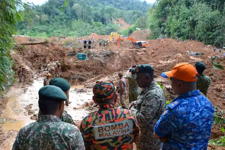 Army Western Field Commander Visits Landslide Location at Father's ...