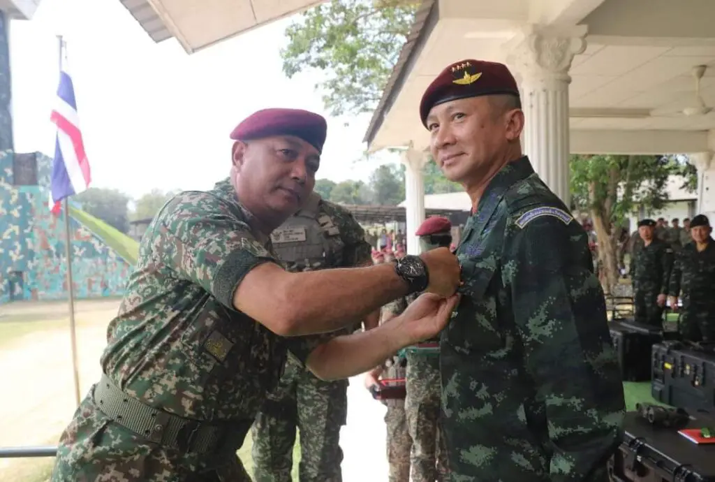 Presentation of the Honorary Maroon Beret and Senior Parachute Wing to ...