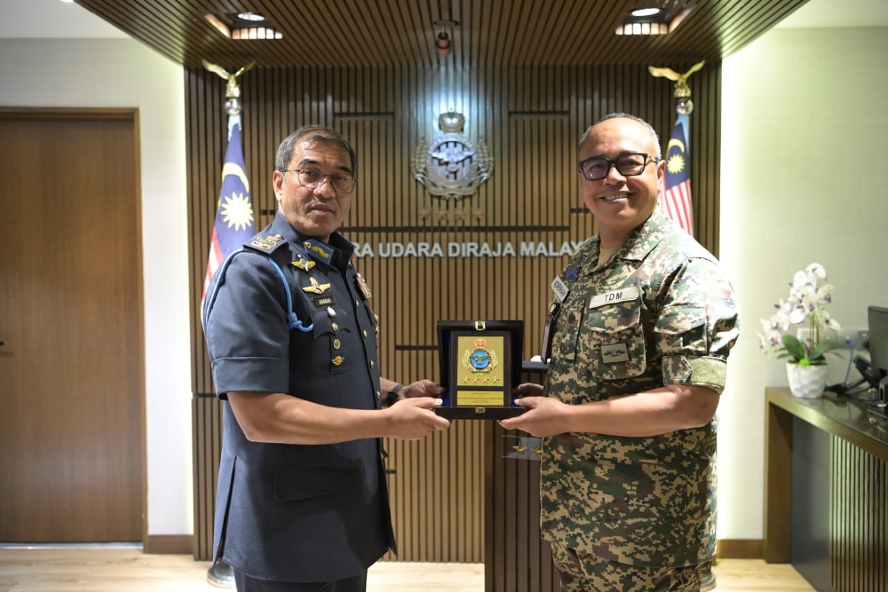 Rmaf Chief Of Air Force Receives Farewell Visit From Director General Malaysian Defence