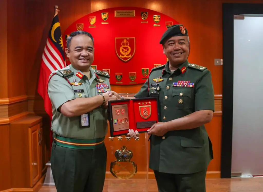 Retirement Visit: Malaysian Army Chief Receives Farewell from Defence ...