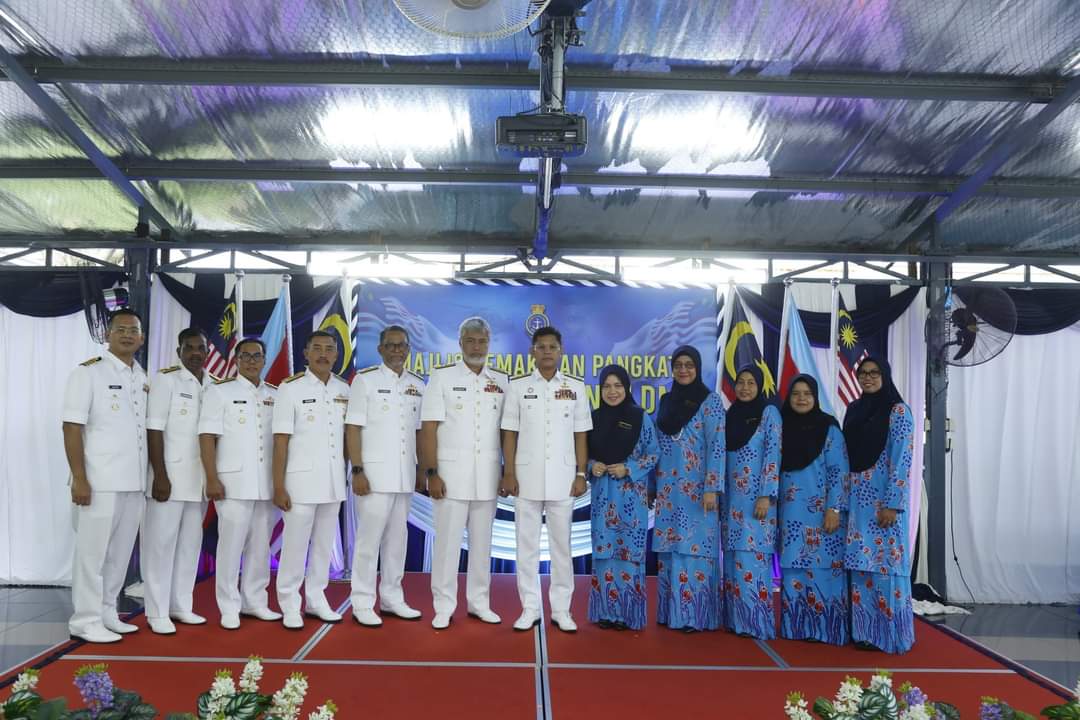 Royal Malaysian Navy Promotion Ceremony at KD SRI GOMBAK - MY Military ...