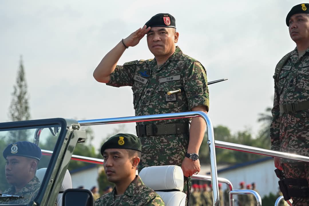 Heartfelt Farewell Parade for Army Western Field Commander at 2nd ...