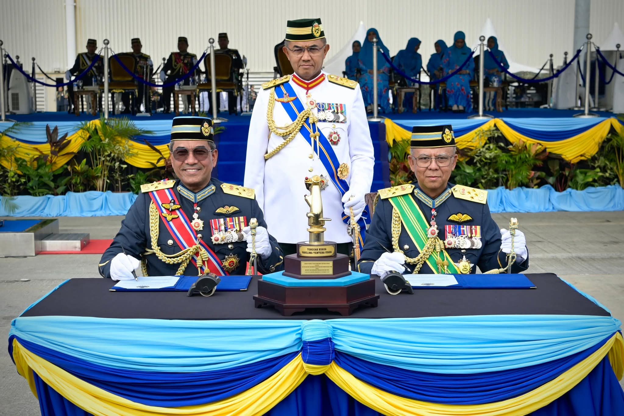 General Dato’ Sri Haji Muhamad Norazlan Aris Appointed as 21st Chief of ...